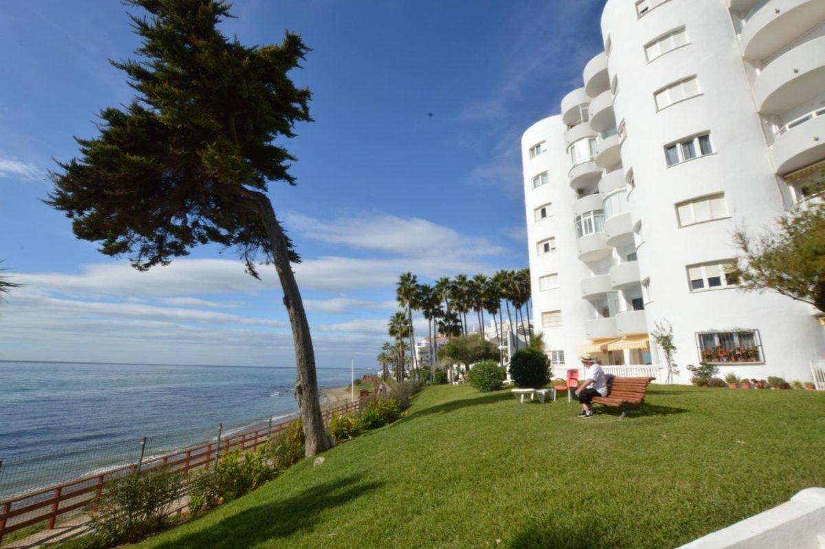 Beachfront Apartment In Calahonda MIJAS COSTA Exterior foto